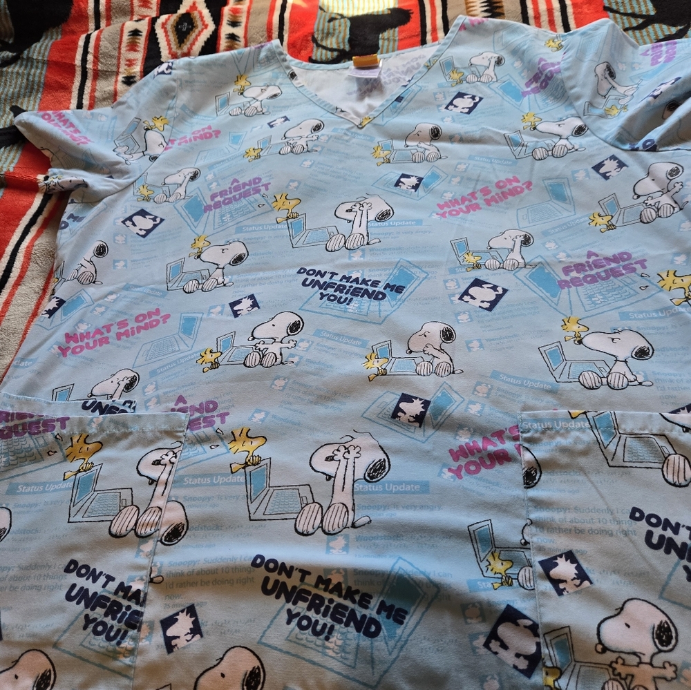 Snoopy and friends Scrub top size large - Picture 6 of 9